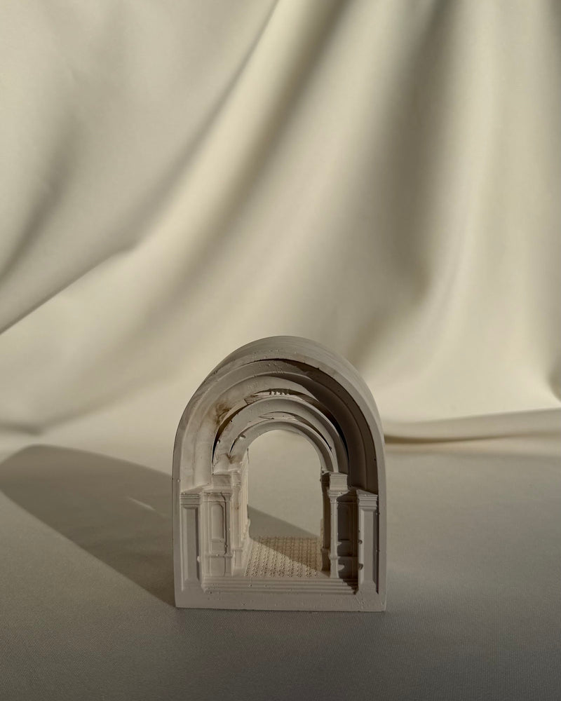 Wavy Arch Sculpture (Pearl White)